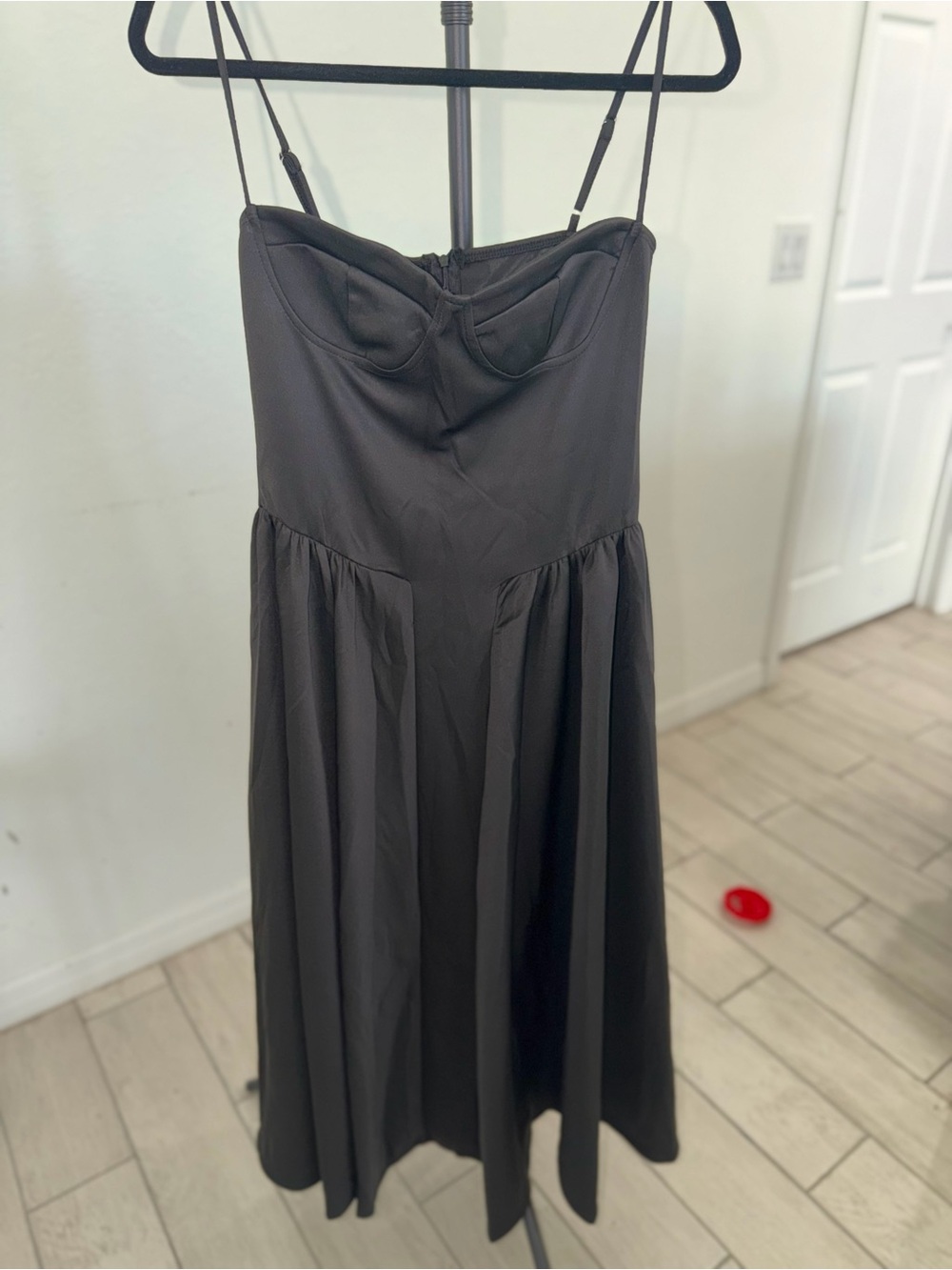 Sleek Black Spaghetti-Strap Midi Dress with Sweetheart Bust